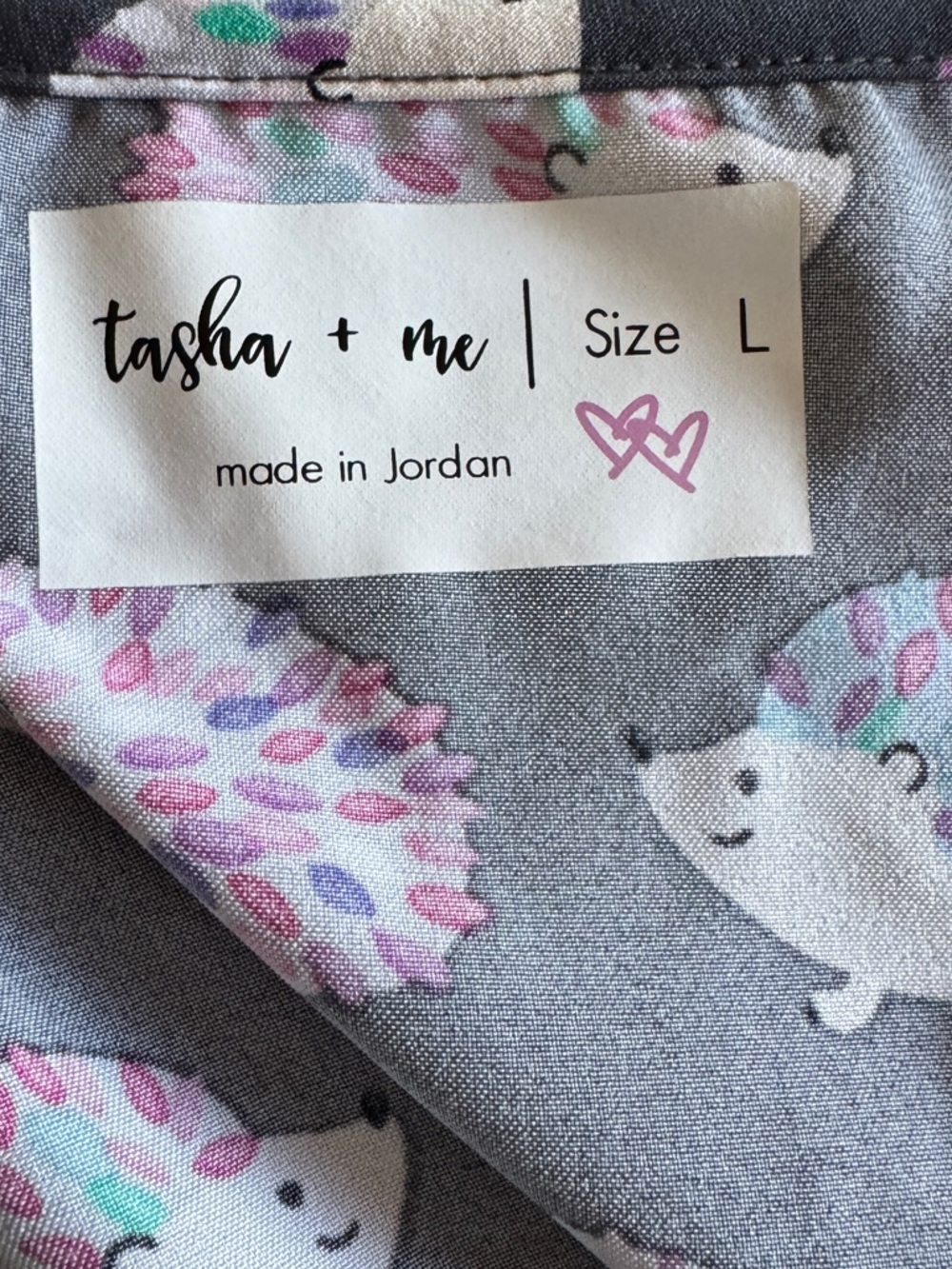 Tasha + Me Hedgehog Print Scrub Top Womens L Gray V-Neck Nurse Vet Tech - Picture 4 of 4